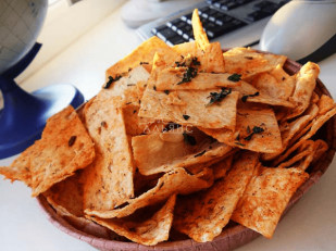 Гренки: Лаваш со вкусом аджики