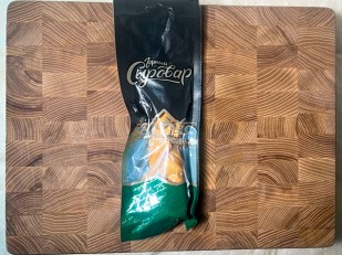 Сыр 1 кг ГОРНЫЙ СЫРОВАР (Паутинка с паприкой): Сыр 100 гр ГОРНЫЙ СЫРОВАР (Косичка копчёная)