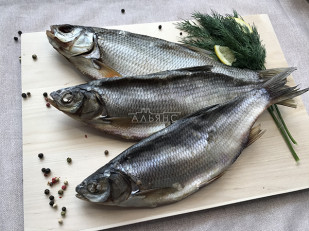 Щупальца кальмара гигантского х/к: Плотва вяленая