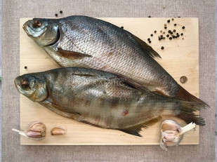 Щупальца кальмара гигантского х/к: Лещ цимлянский вяленый